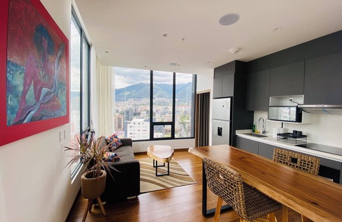 Financial District Apartment | Hotel Penthouse Suite best view of Quito