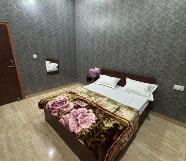 Vrindavan House | Hotel Radha Krishna Dham