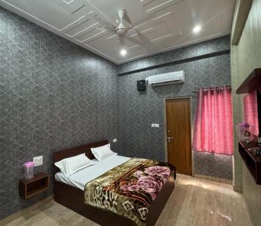 Vrindavan House | Hotel Radha Krishna Dham