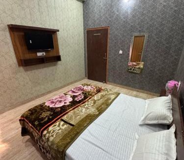 Vrindavan House | Hotel Radha Krishna Dham