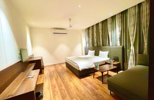 Ujjain Hotel | HOTEL RIDHHI SHREE ! UJJAIN fully-Air-Conditioned hotel at prime location with wifi & Parking availability, Newly constructed and Luxurious Rooms