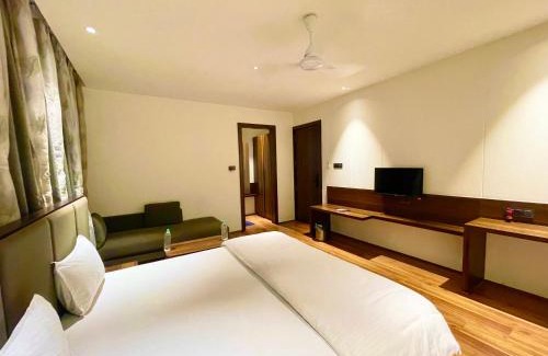 Ujjain Hotel | HOTEL RIDHHI SHREE ! UJJAIN fully-Air-Conditioned hotel at prime location with wifi & Parking availability, Newly constructed and Luxurious Rooms