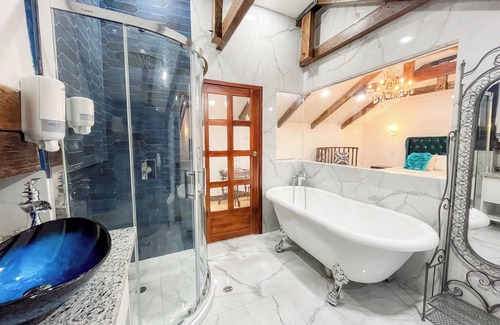 Quito Historic Center Hotel | Hotel & Rooftop King Experience by David
