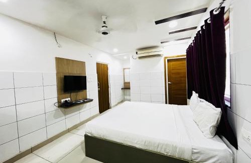 Gachibowli Apartment | HOTEL ROYAL SUITES AND ROOMS Near AIG Hospital Gachibowli