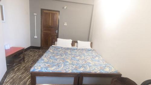 Darjeeling Hotel | Hotel Sakura Mountain view Near Darjeeling Toy Train Station