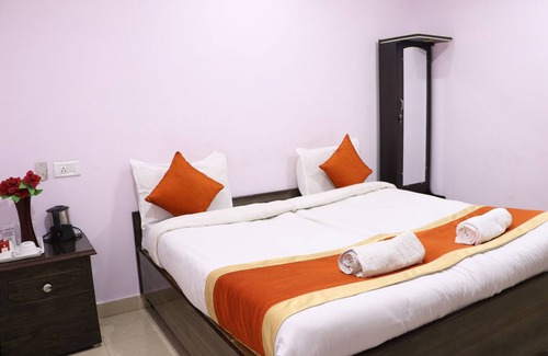 Varanasi Hotel | Hotel Sarweshwary