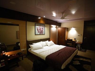 Vapi Hotel | Hotel Shree Daan