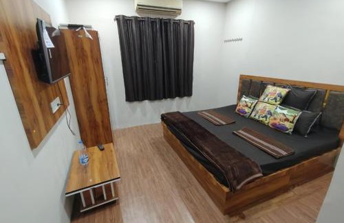 Ujjain House | Hotel Shree Kedarnath in front of railway station platform no 8