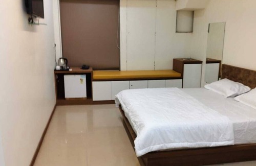 Ahmedabad Hotel | HOTEL SPARK INN