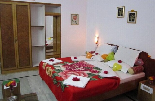 Khajuraho Hotel | Hotel Surya