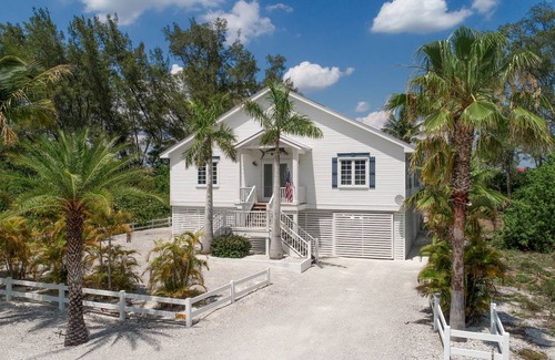 Palm Island Hotel | Hotel ∙ Ultimate 3 bedroom beach house compound with private pool and dock!