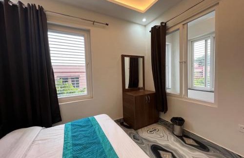 Rishikesh Hotel | Hotel Yog Safari, Behind Parmarth Niketan