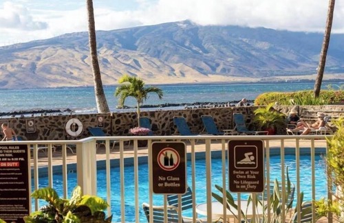 Kihei Condo | Hotel-zoned Oceanview Oceanfront Penthouse! - Menehune Shores 619