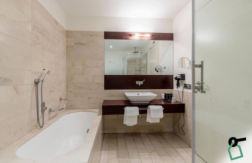 Pisa Hotel | HOTIDAY Room Collection - Pisa