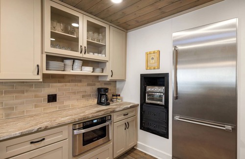 Weaverville Cabin | Hottub/Arcade/Historic Cabin/Mins to AVL & WVL