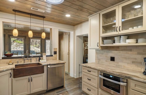 Weaverville Cabin | Hottub/Arcade/Historic Cabin/Mins to AVL & WVL