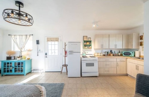 Twentynine Palms Cabin | HotTub & Sunset Views - Relaxing Desert Retreat Near Joshua Tree