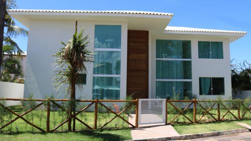 Parafuso House | House 6 Suites 80 Meters from the Beach in Guarajuba