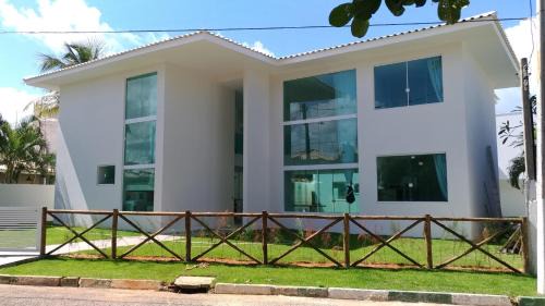 Parafuso House | House 6 Suites 80 Meters from the Beach in Guarajuba