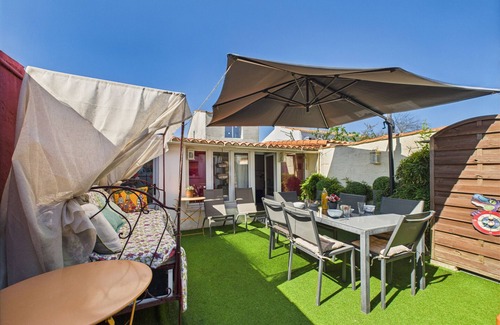 Les Sables d'Olonne Ski Chalet | House for 4 with terrace near the center