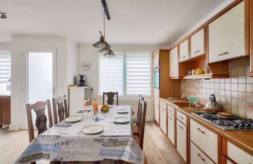 Plobannalec-Lesconil Ski Chalet | House for 6, Lesconil port and beach