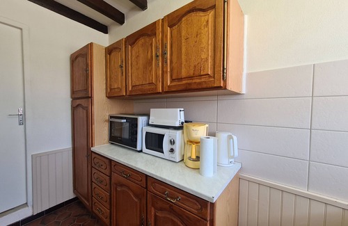 Migne Cottage | House in Berry with Garage and All Inclusive