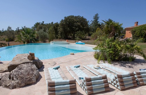 La Motte Villa | House in Provence : rare wine growing property 12 ha, private swimming pool, fenced