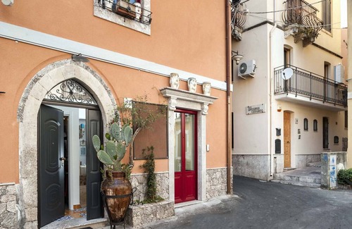 Taormina City Centre House | House in the historical centre of Taormina, Sicily