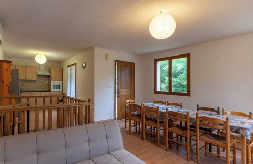 Chambonas House | House 'Les Sources Gite Cabernet' with Shared Pool, Private Terrace and Air Conditioning