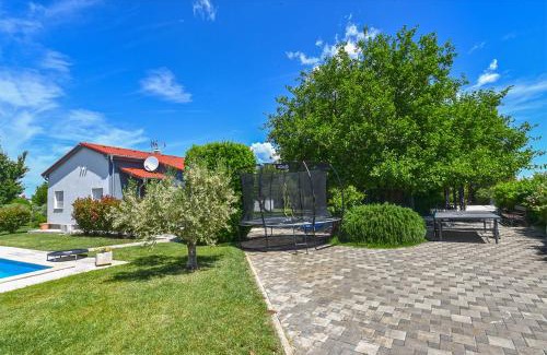 Valdebek House | House Mirna 2177
