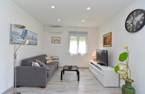 Valdebek House | House Mirna 2177