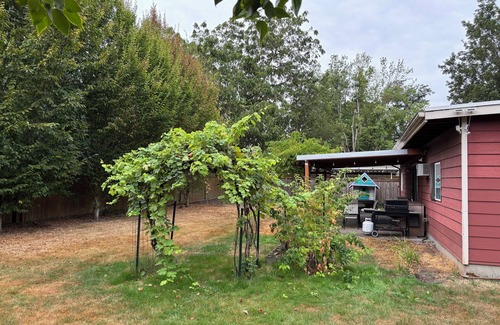 Fairview House | House near McMenamins Edgefield, Outlets, Blue Lake Park, Gorge, Hiking, BBQ
