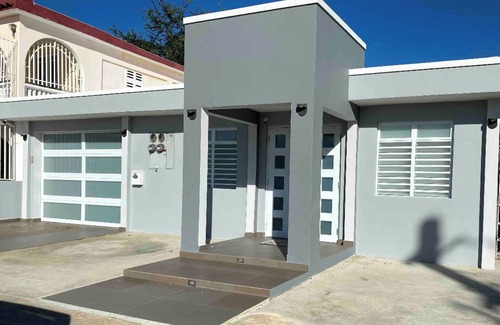 Sabana Abajo House | House of Galaxy with hot tub and super close to the airport