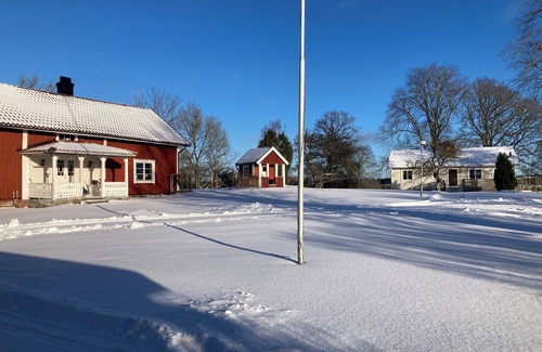 Vetlanda Municipality House | House on a farm, boat, fishing, barbecue, sauna by the lake. Electric vehicle chargers. Near the slalom slope.
