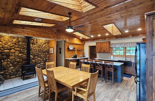 Neillsville House | House ON Lake Arbutus with private dock and game room with pool/ping pong table