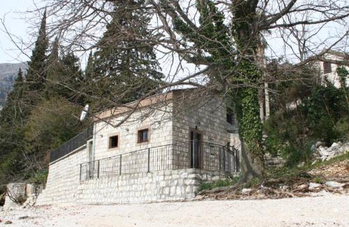 Orahovac House | House on the beach