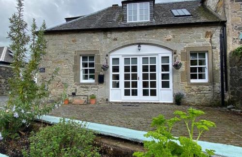 Kilmarnock House | House - Sleeps 4 Pet Friendly & Free Parking