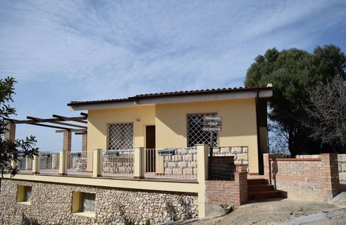 Syracuse Villa | House With Panoramic Terrace, Near the Sea and the City of Syracuse