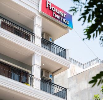 Gurugram Hotel | Housr Sector 28 Near to Phase 1 Metro Station