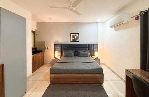 Gurugram Hotel | Housr Sector 28 Near to Phase 1 Metro Station