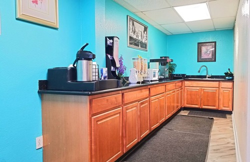 Southeast Houston Hotel | Howard Johnson by Wyndham Houston Hobby Airport