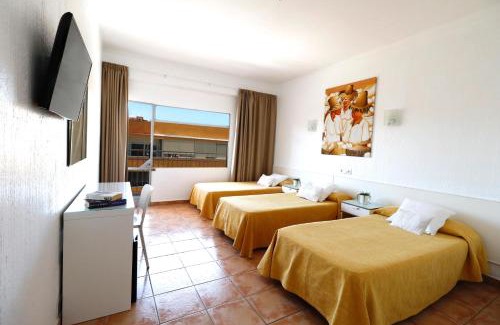 Palmanova Hostel | HSR Gil