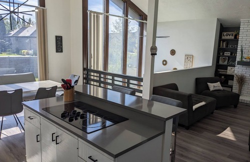 Taylorsville House | HTUB/GAME-ROOM/GaragePKNG/Backyard/Centrally located