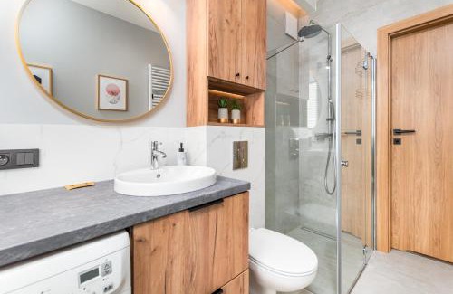 Zoliborz Apartment | Hubnera 1 by Homeprime