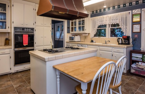 Nipomo Bed & Breakfast | Huge Gorgeous Victorian With Beautiful Gardens