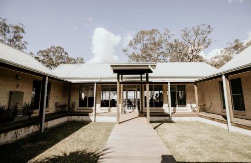 Pokolbin House | Huge house Your Hunter Valley Wine Staycation !