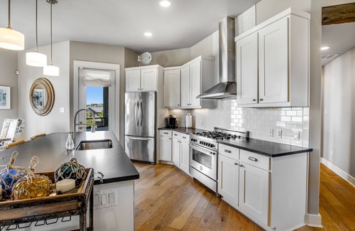 Spicewood Villa | Huge luxury villa with lake views, outdoor kitchen, alfresco patio, bunk room