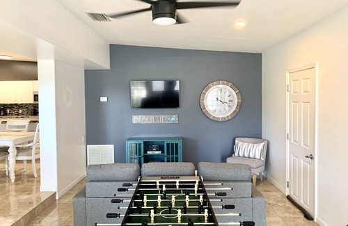 Bay Acres House | Huge Pool, Close to Beaches, Restaurants, Shopping & More!