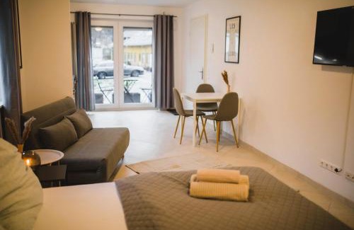 Schonberg Apartment | HUGOS Studio Apartment