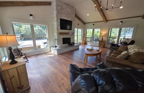 Bryant House | Hummingbird Cabin with a private hot tub